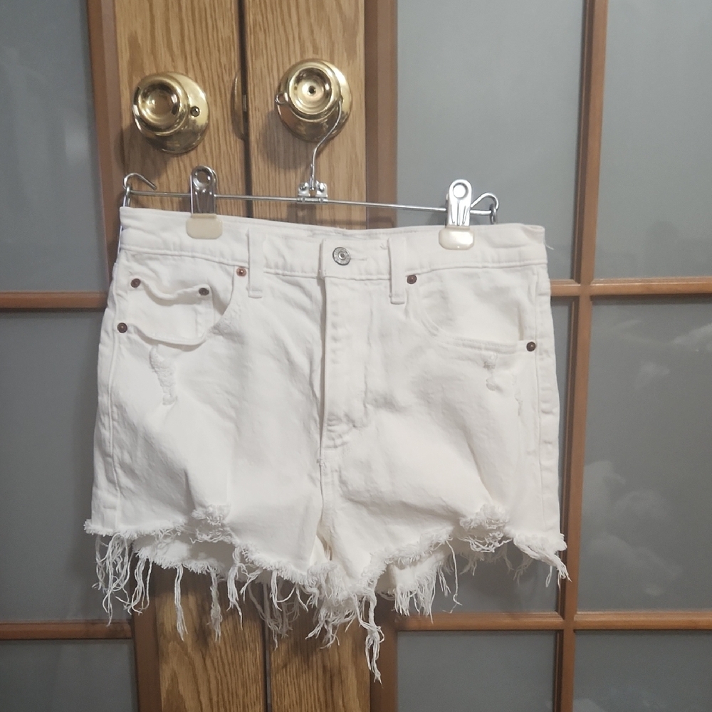 Abercrombie & Fitch High Rise Distressed White Mom Shorts Size 6